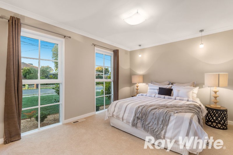 Photo - 18 Greenock Crescent, Wantirna VIC 3152 - Image 7