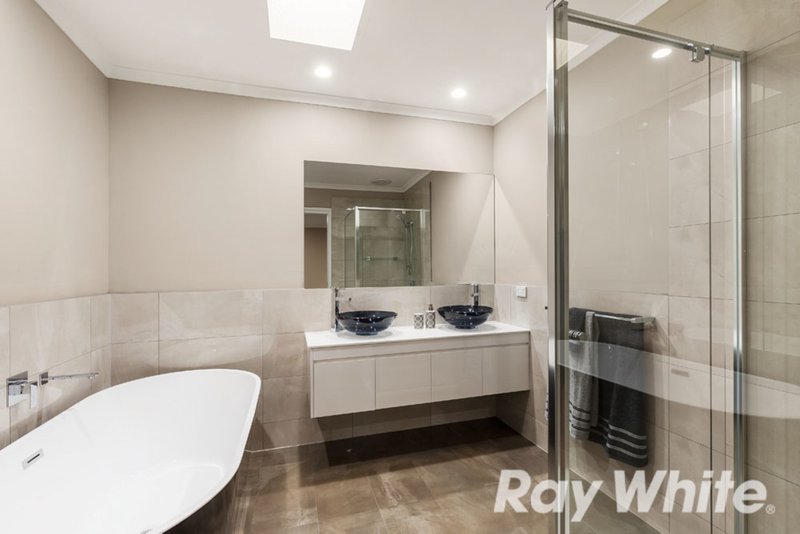 Photo - 18 Greenock Crescent, Wantirna VIC 3152 - Image 10