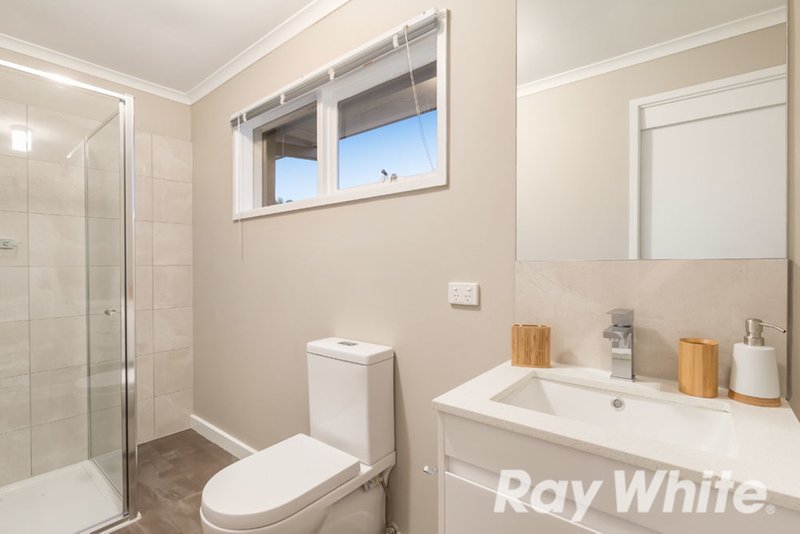 Photo - 18 Greenock Crescent, Wantirna VIC 3152 - Image 11