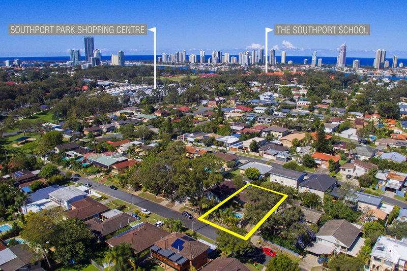 Photo - 18 Grevillia Avenue, Southport QLD 4215 - Image 12