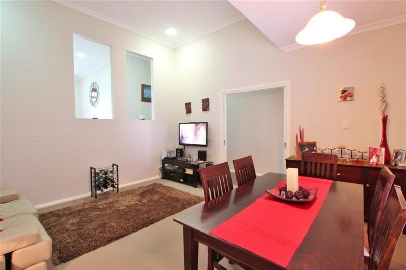 Photo - 18 Grimes Avenue, Elderslie NSW 2570 - Image 5