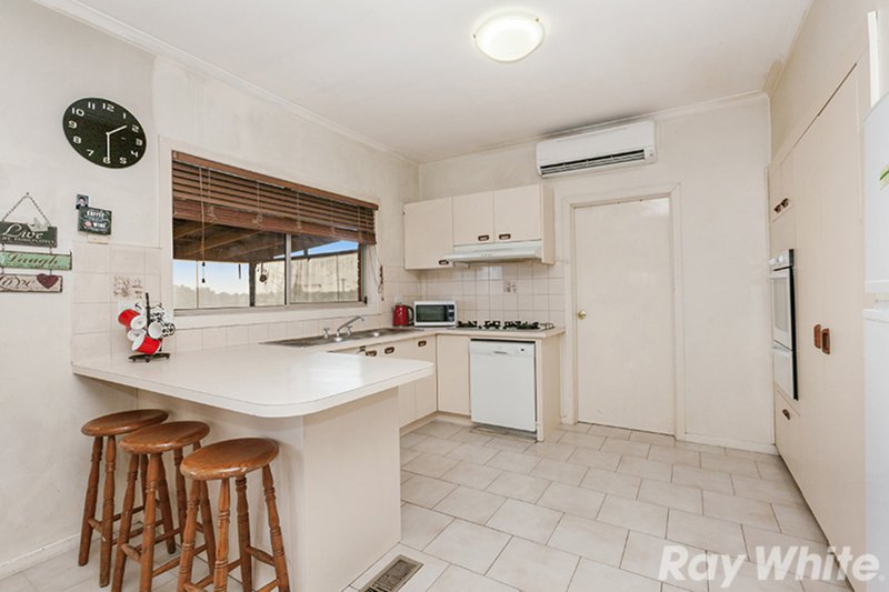 Photo - 18 Grimwade Court, Epping VIC 3076 - Image 2