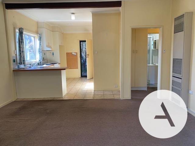 Photo - 18 Gymea Street, Narrabundah ACT 2604 - Image 5