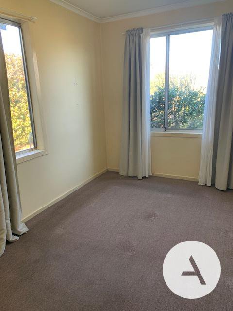 Photo - 18 Gymea Street, Narrabundah ACT 2604 - Image 11