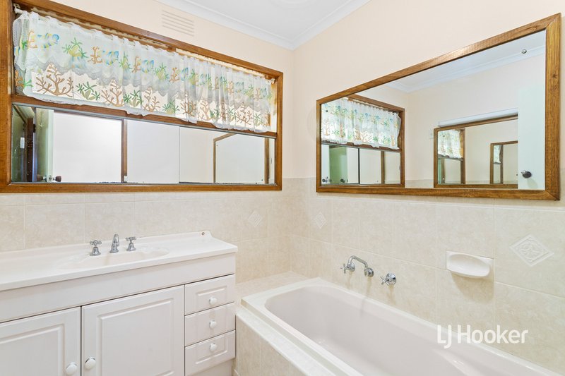 Photo - 18 Hampstead Drive, Hoppers Crossing VIC 3029 - Image 11