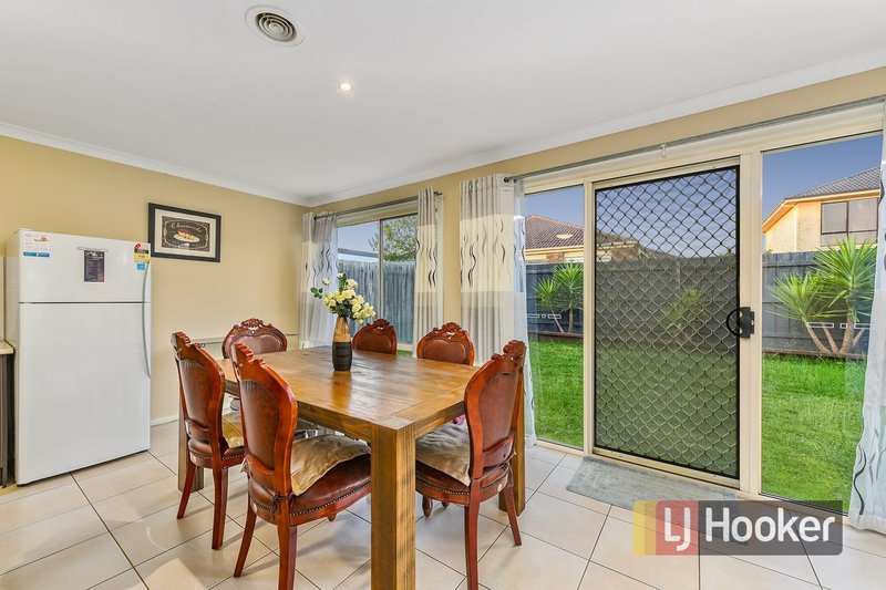 Photo - 18 Hanrahan Wynd, Lynbrook VIC 3975 - Image 5