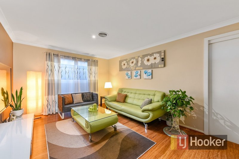 Photo - 18 Hanrahan Wynd, Lynbrook VIC 3975 - Image 6