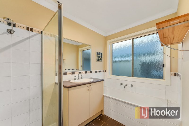 Photo - 18 Hanrahan Wynd, Lynbrook VIC 3975 - Image 11