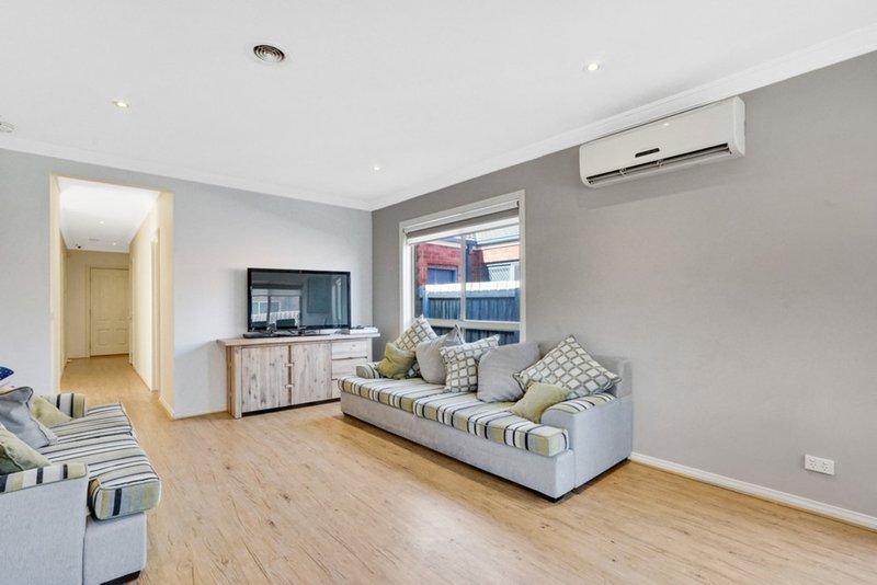 Photo - 18 Harkaway Avenue, Hoppers Crossing VIC 3029 - Image 3