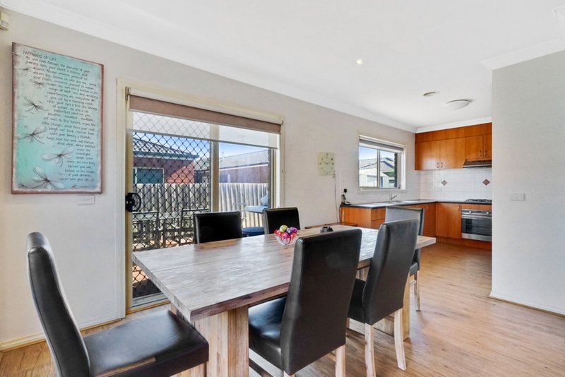 Photo - 18 Harkaway Avenue, Hoppers Crossing VIC 3029 - Image 5