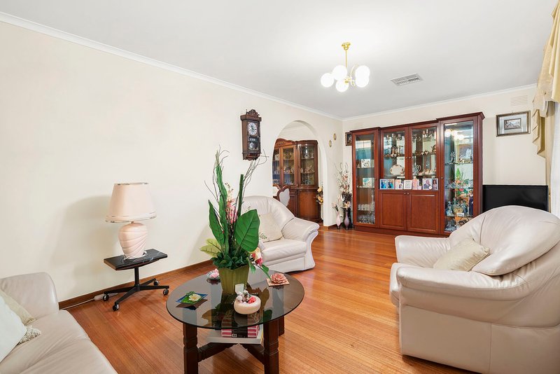 Photo - 18 Harkaway Drive, Cheltenham VIC 3192 - Image 3