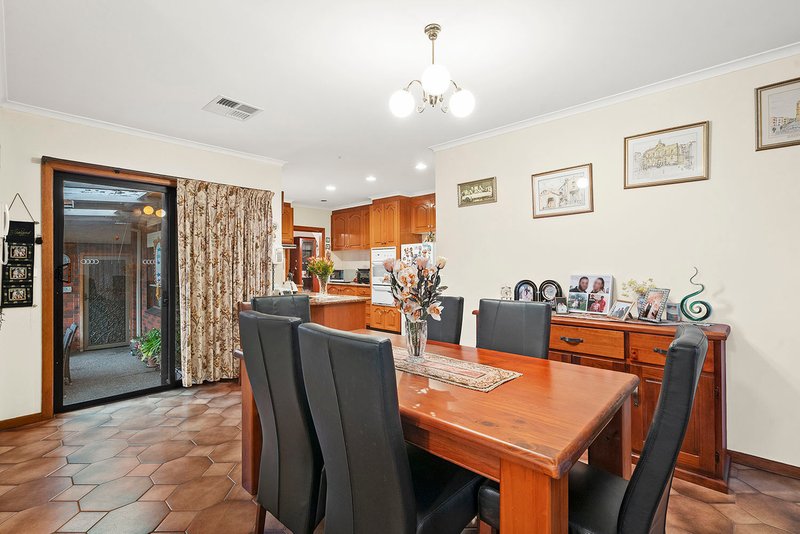 Photo - 18 Harkaway Drive, Cheltenham VIC 3192 - Image 5