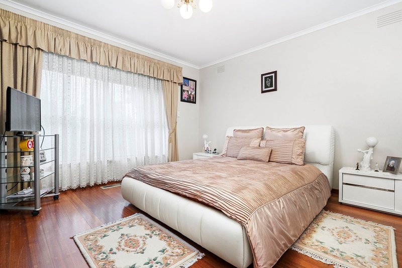 Photo - 18 Harkaway Drive, Cheltenham VIC 3192 - Image 9