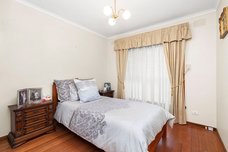 Photo - 18 Harkaway Drive, Cheltenham VIC 3192 - Image 10