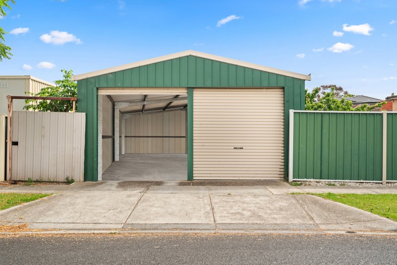 Photo - 18 Harmon Avenue, St Albans VIC 3021 - Image 2