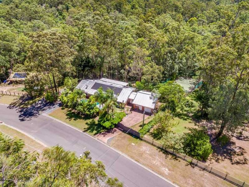 Photo - 18 Harry Mills Drive, Worongary QLD 4213 - Image 2