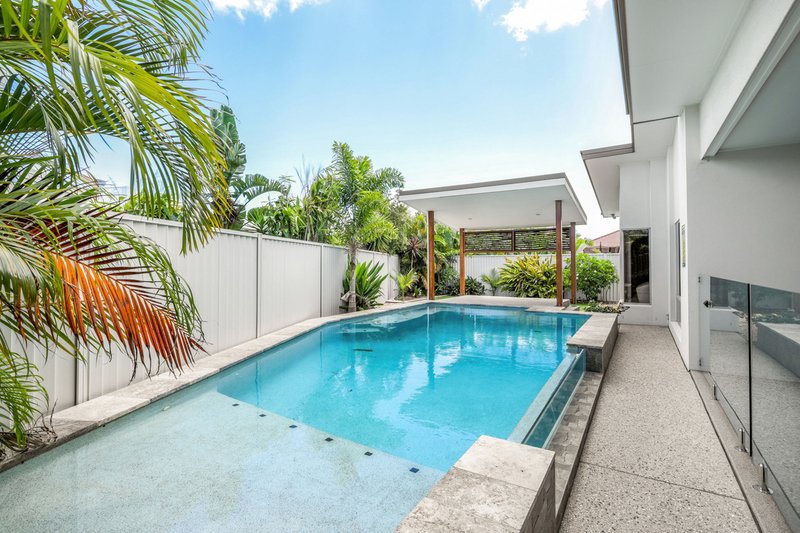 Photo - 18 Hartley Crescent, Pelican Waters QLD 4551 - Image 2