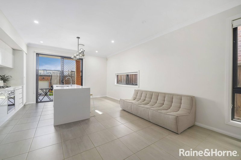 Photo - 18 Harvest Street, Austral NSW 2179 - Image 6