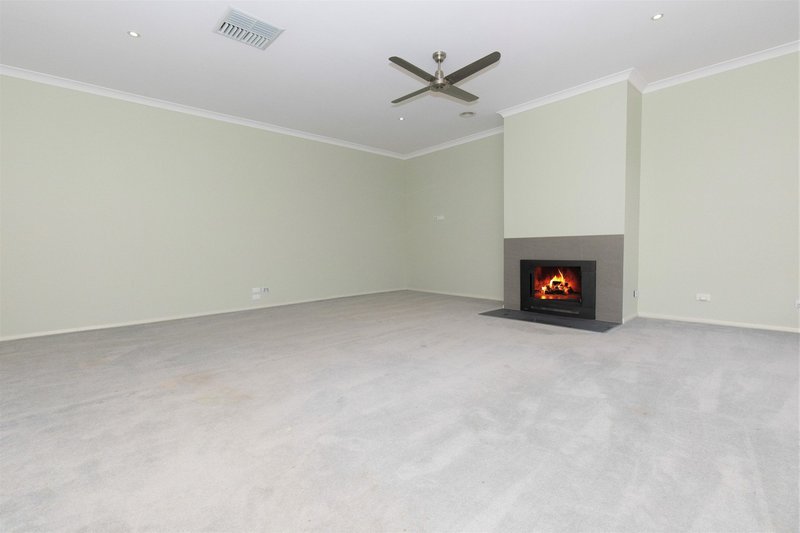 Photo - 18 Hawkesbury Crescent, Lameroo SA 5302 - Image 4