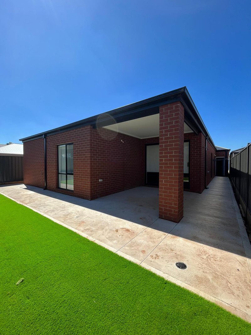 Photo - 18 Healy Drive, Truganina VIC 3029 - Image 3