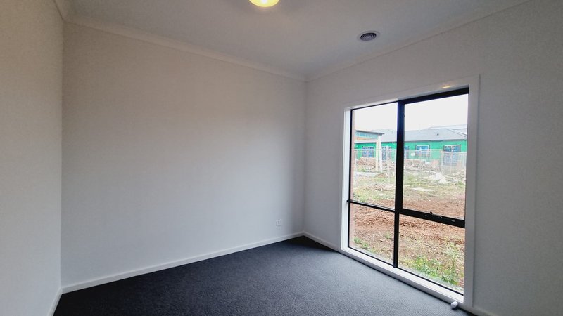 Photo - 18 Healy Drive, Truganina VIC 3029 - Image 15