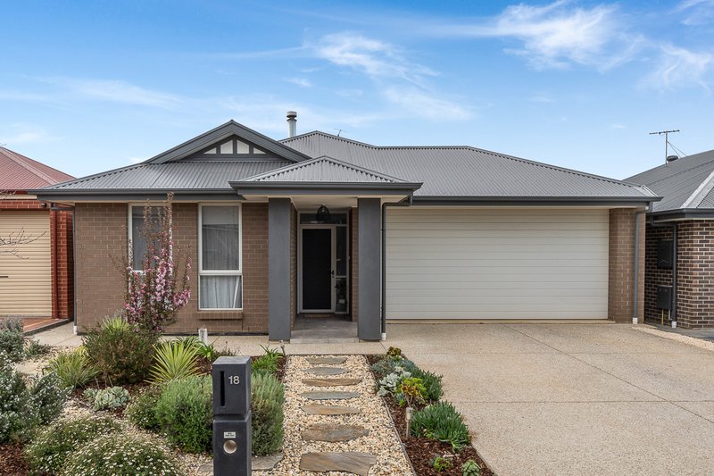 Photo - 18 Heathfield Street, Mount Barker SA 5251 - Image 2