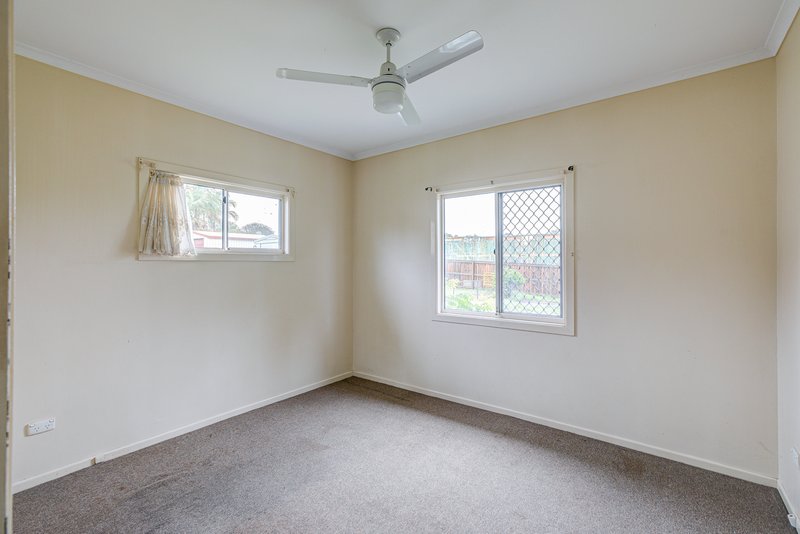 Photo - 18 Hedge Street, Strathpine QLD 4500 - Image 5