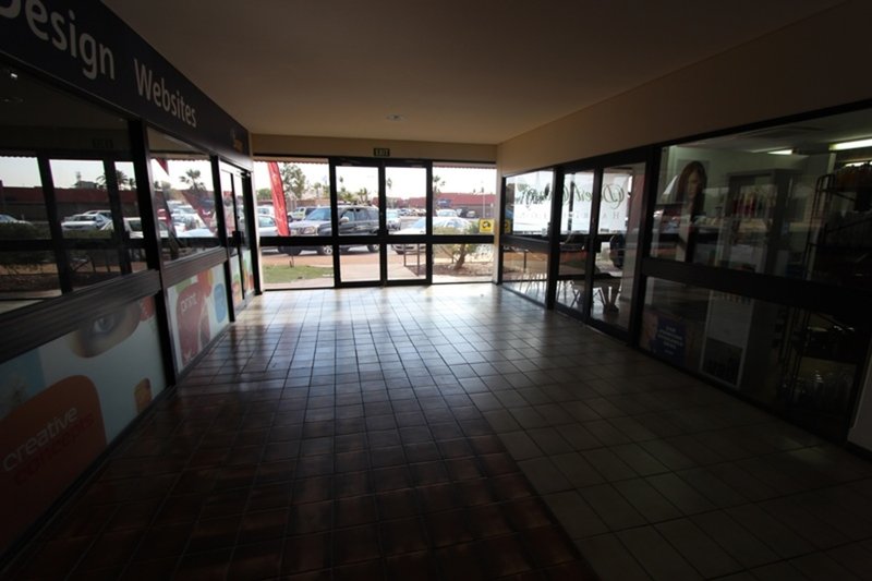 Photo - 18 Hedland Place, Karratha WA 6714 - Image 4