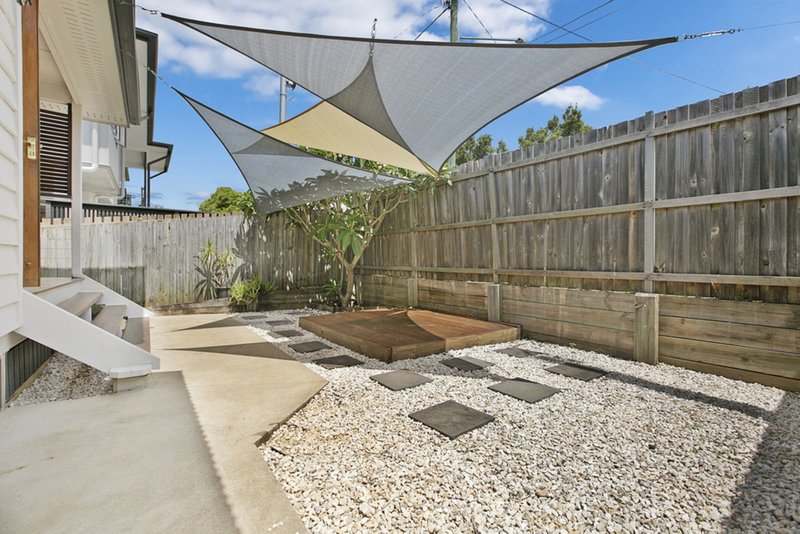 Photo - 18 Helles Street, Moorooka QLD 4105 - Image 2