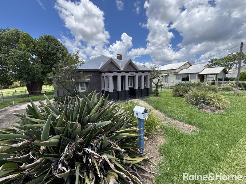 18 Henry Streeet , Nanango QLD 4615