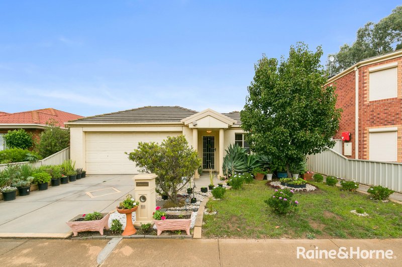 18 Hepburn Way, Caroline Springs VIC 3023