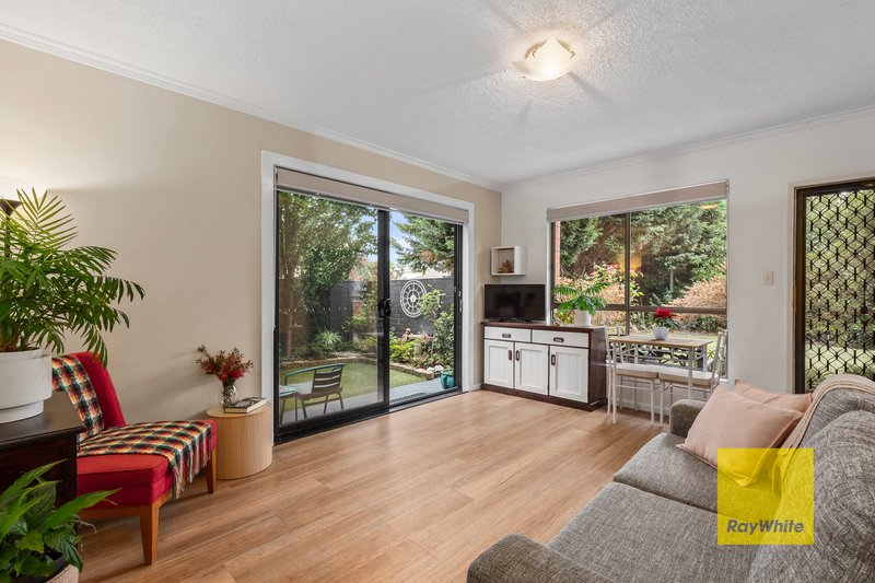 Photo - 1/8 Heytesbury Street, Herne Hill VIC 3218 - Image 3