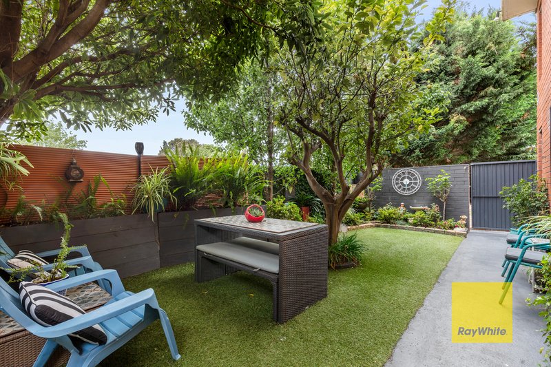 Photo - 1/8 Heytesbury Street, Herne Hill VIC 3218 - Image 8