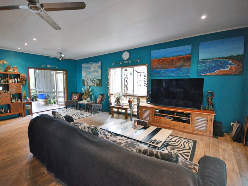 Photo - 18 Hibiscus Ave , Trunding QLD 4874 - Image 6