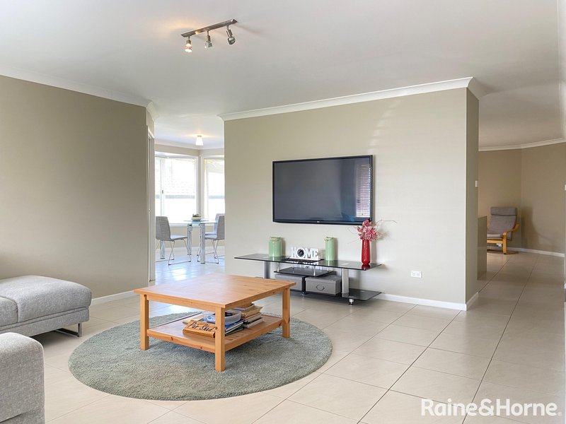 Photo - 18 Hibiscus Place, Bomaderry NSW 2541 - Image 2