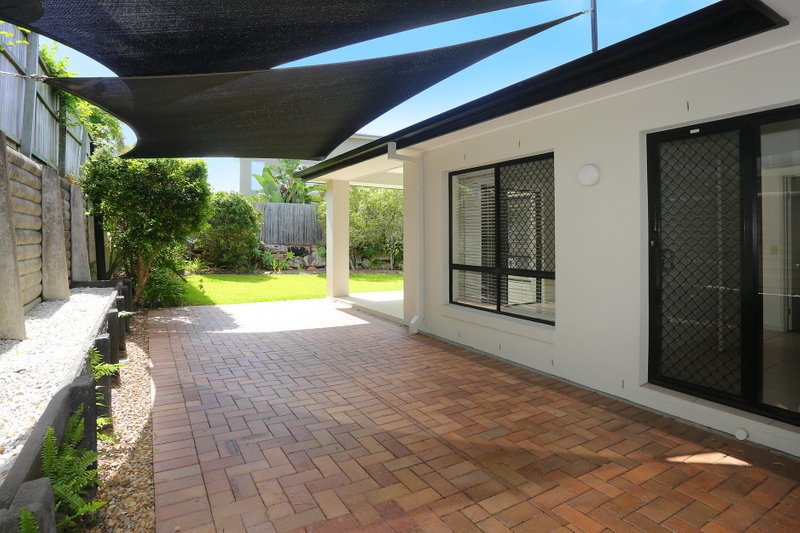 Photo - 18 Highcrest Circuit, Molendinar QLD 4214 - Image 2