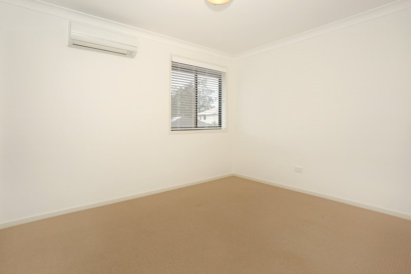 Photo - 18 Highcrest Circuit, Molendinar QLD 4214 - Image 13