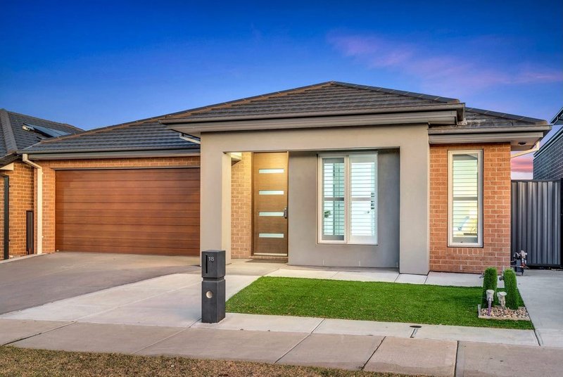 Photo - 18 Highpark Circuit, Craigieburn VIC 3064 - Image 1