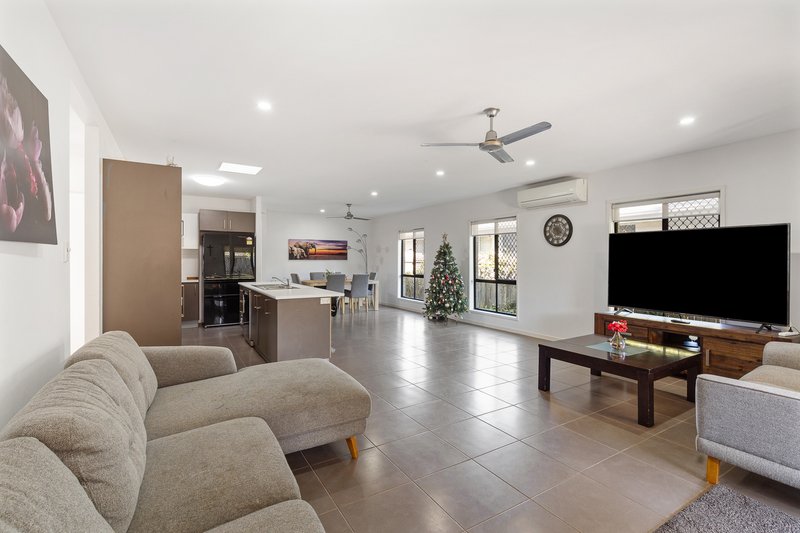 Photo - 18 Highview Terrace, Murrumba Downs QLD 4503 - Image 7