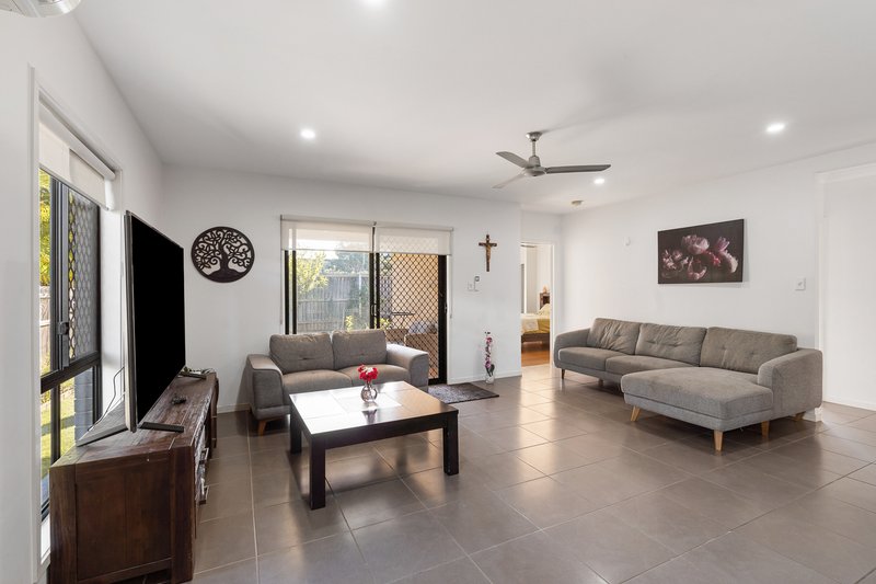 Photo - 18 Highview Terrace, Murrumba Downs QLD 4503 - Image 12