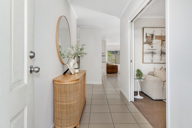 Photo - 18 Hillside Circuit, Chermside West QLD 4032 - Image 2