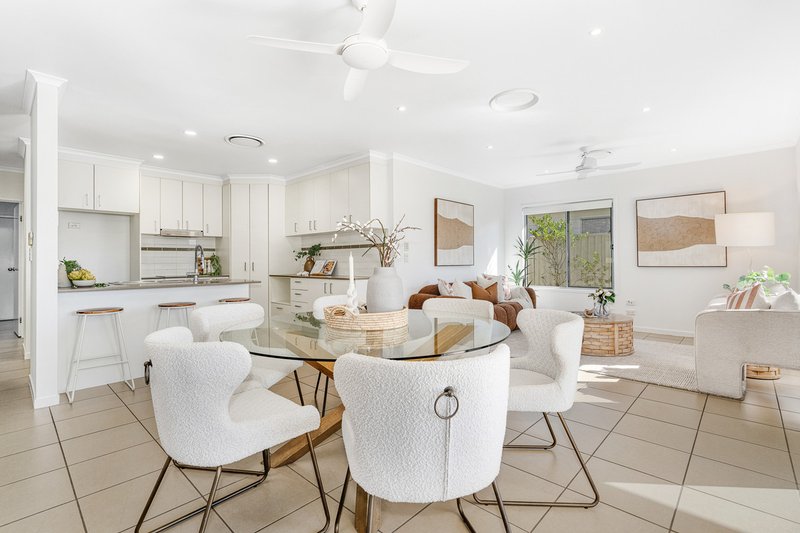 Photo - 18 Hillside Circuit, Chermside West QLD 4032 - Image 6