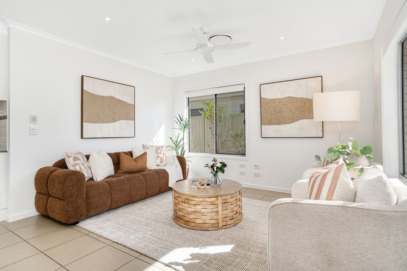 Photo - 18 Hillside Circuit, Chermside West QLD 4032 - Image 8