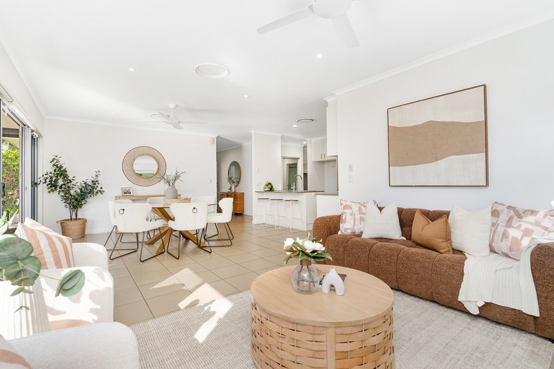 Photo - 18 Hillside Circuit, Chermside West QLD 4032 - Image 9