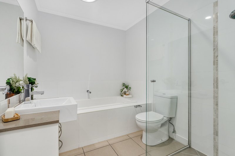 Photo - 18 Hillside Circuit, Chermside West QLD 4032 - Image 15