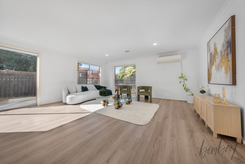 Photo - 18 Hilton Street, Craigieburn VIC 3064 - Image 6