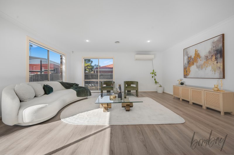 Photo - 18 Hilton Street, Craigieburn VIC 3064 - Image 9