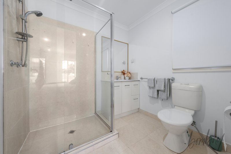 Photo - 18 Hilton Street, Craigieburn VIC 3064 - Image 11