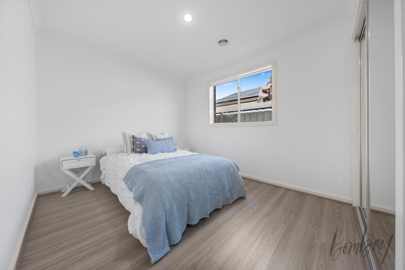 Photo - 18 Hilton Street, Craigieburn VIC 3064 - Image 13