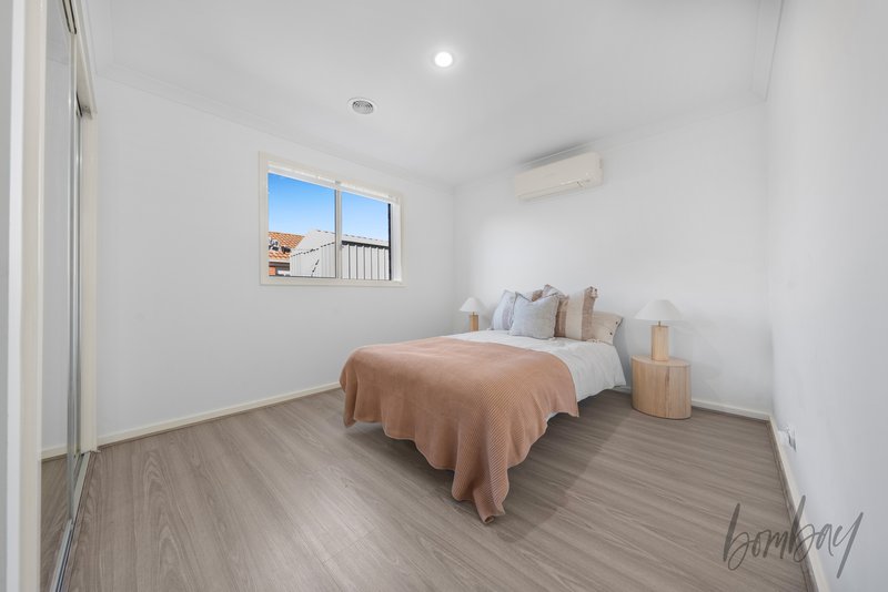 Photo - 18 Hilton Street, Craigieburn VIC 3064 - Image 14